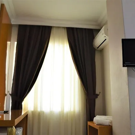 Hotel Derin 3*